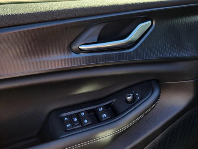 Photo of 2025 Diamond Black Crystal Pearlcoat Jeep Grand Cherokee