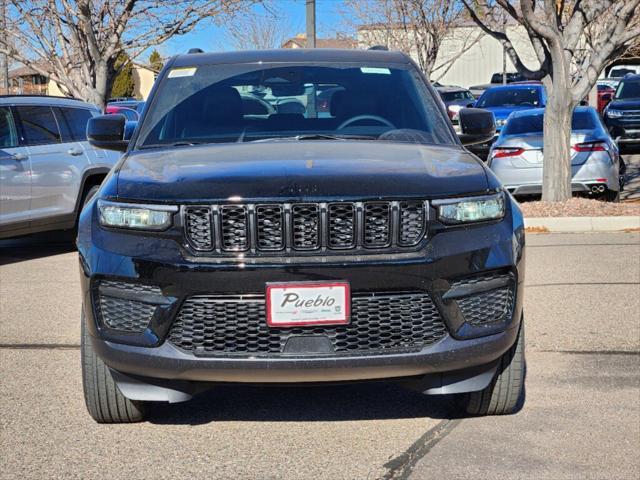 Photo of 2025 Diamond Black Crystal Pearlcoat Jeep Grand Cherokee
