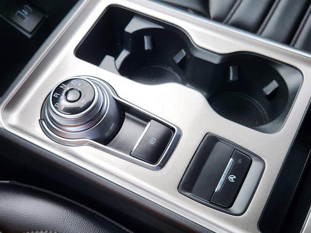 Photo of 2023 Oxford White Ford Edge