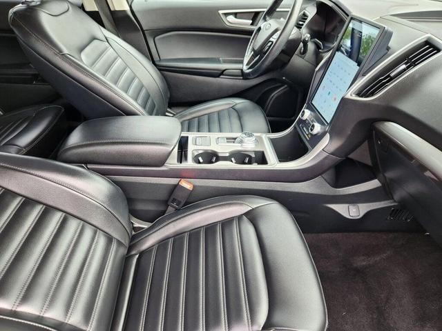 Photo of 2023 Oxford White Ford Edge