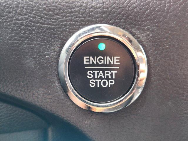 Photo of 2023 Oxford White Ford Edge