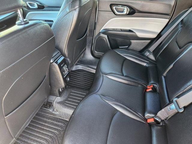 Photo of 2025 Silver Zynith Metallic Clearcoat Jeep Compass