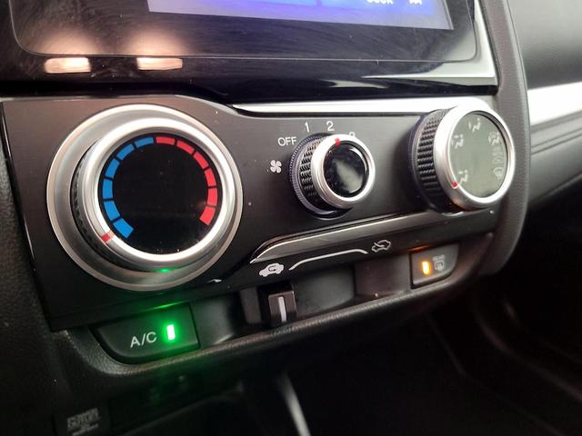 Photo of 2015 White Honda Fit