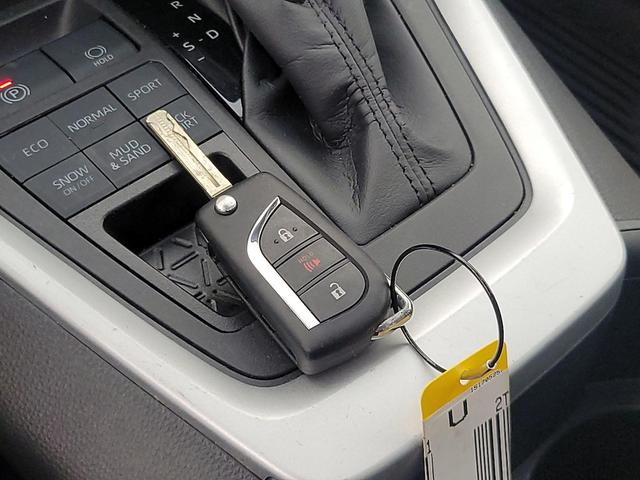 Photo of 2022 White Toyota RAV4