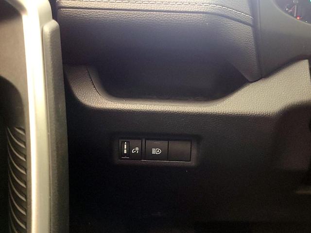 Photo of 2022 White Toyota RAV4