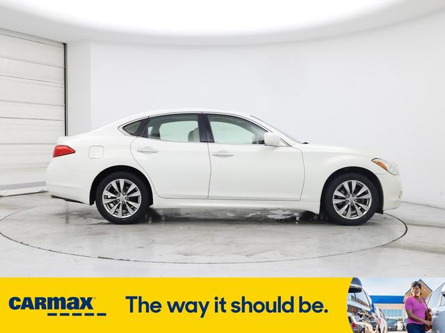 Photo of 2013 White INFINITI M37
