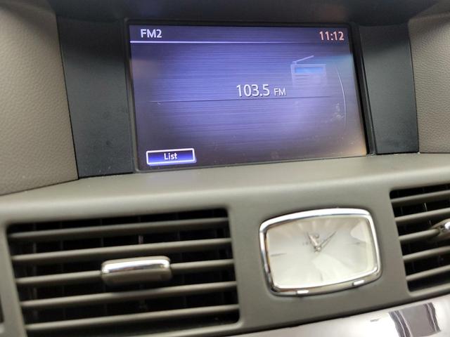 Photo of 2013 White INFINITI M37