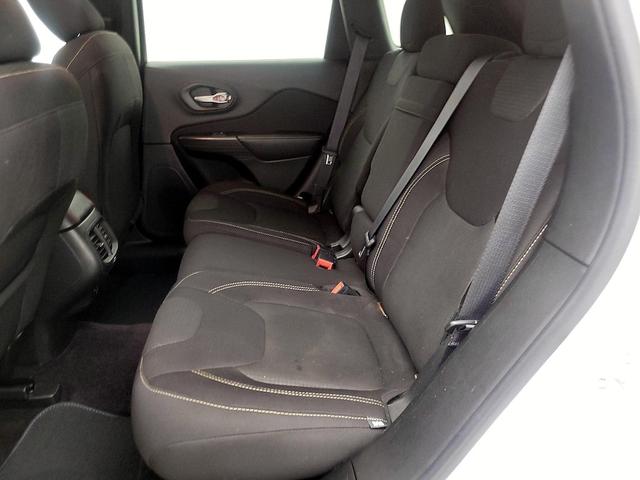 Photo of 2016 White Jeep Cherokee