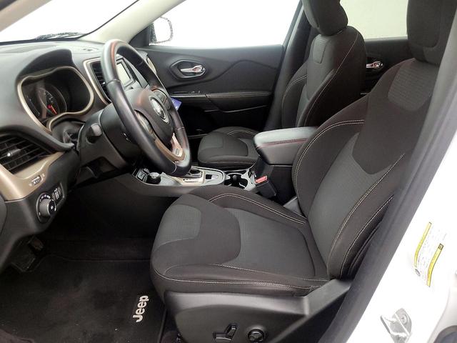 Photo of 2016 White Jeep Cherokee