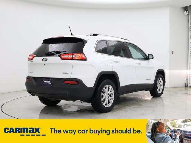 Photo of 2016 White Jeep Cherokee