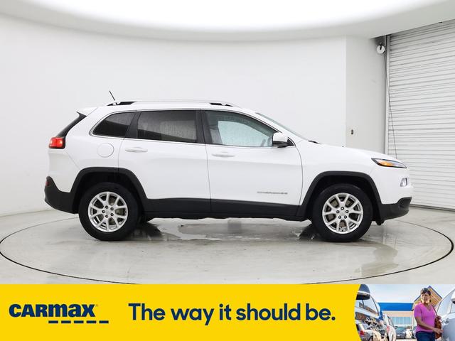 Photo of 2016 White Jeep Cherokee