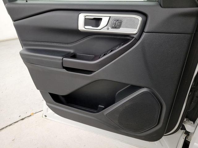 Photo of 2020 White Ford Explorer