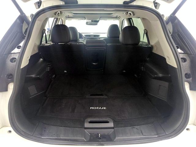 Photo of 2020 White Nissan Rogue