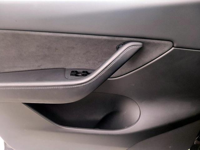 Photo of 2021 Black Tesla Model Y