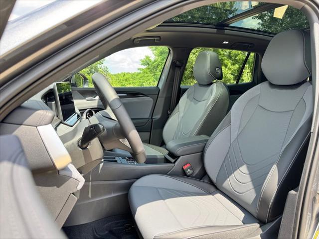 Photo of 2025 Platinum Gray Volkswagen Tiguan