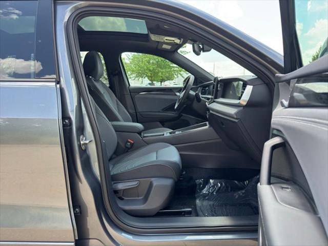 Photo of 2025 Platinum Gray Volkswagen Tiguan
