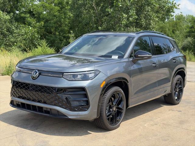 Photo of 2025 Platinum Gray Volkswagen Tiguan
