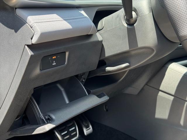Photo of 2025 Platinum Gray Volkswagen Tiguan