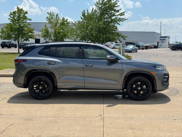 Photo of 2025 Platinum Gray Volkswagen Tiguan