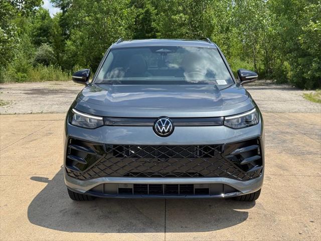 Photo of 2025 Platinum Gray Volkswagen Tiguan
