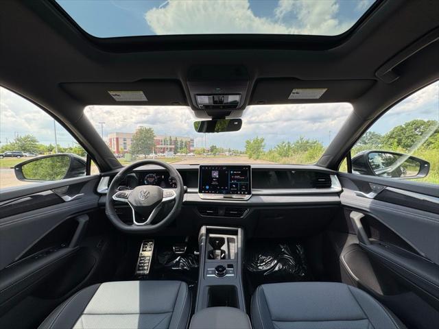 Photo of 2025 Platinum Gray Volkswagen Tiguan