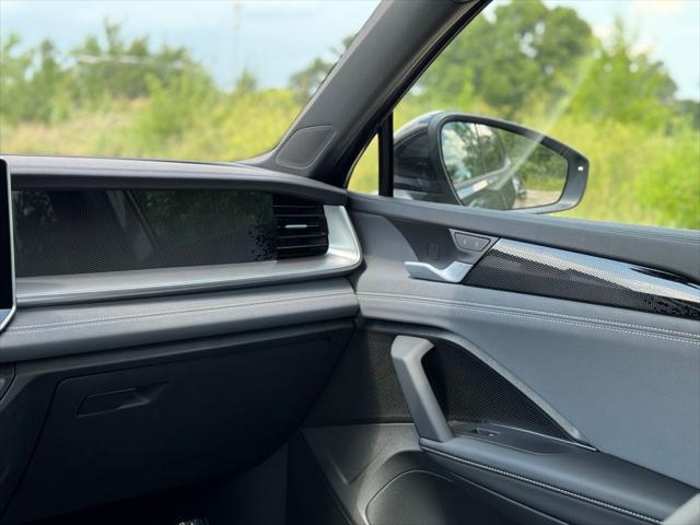 Photo of 2025 Platinum Gray Volkswagen Tiguan