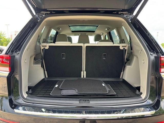Photo of 2024 Deep Black Pearl Volkswagen Atlas
