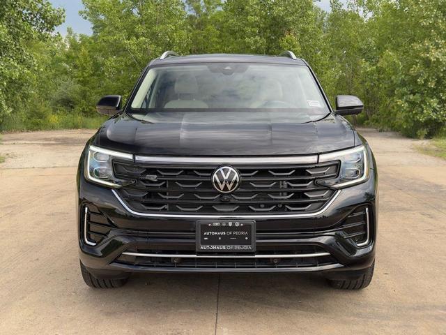 Photo of 2024 Deep Black Pearl Volkswagen Atlas