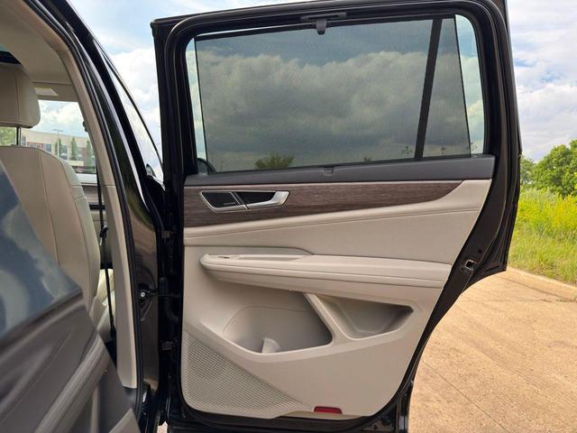 Photo of 2024 Deep Black Pearl Volkswagen Atlas