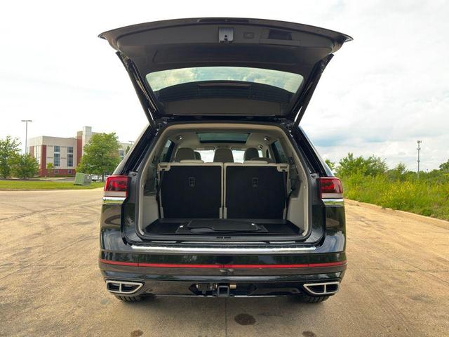 Photo of 2024 Deep Black Pearl Volkswagen Atlas