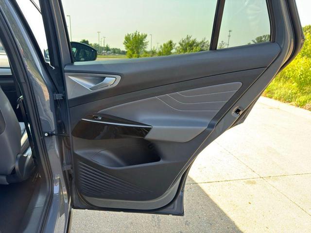 Photo of 2025 pure gray Volkswagen ID.4
