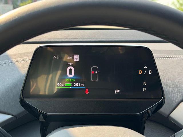 Photo of 2025 pure gray Volkswagen ID.4
