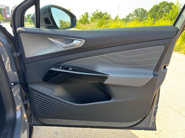 Photo of 2025 pure gray Volkswagen ID.4