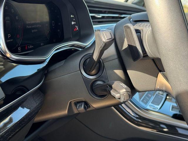 Photo of 2023 Mythos Black Metallic Audi Q7