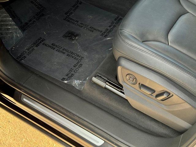 Photo of 2023 Mythos Black Metallic Audi Q7
