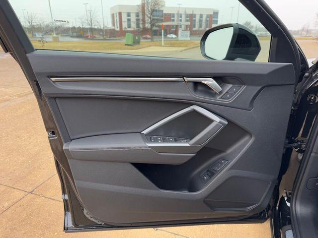 Photo of 2025 Mythos Black Metallic Audi Q3