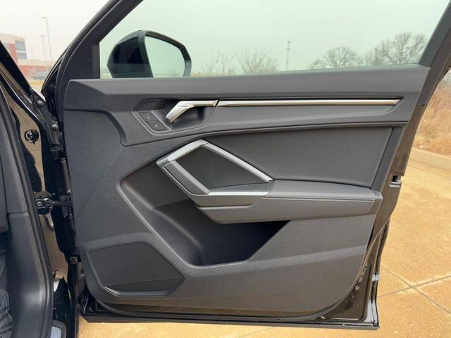 Photo of 2025 Mythos Black Metallic Audi Q3