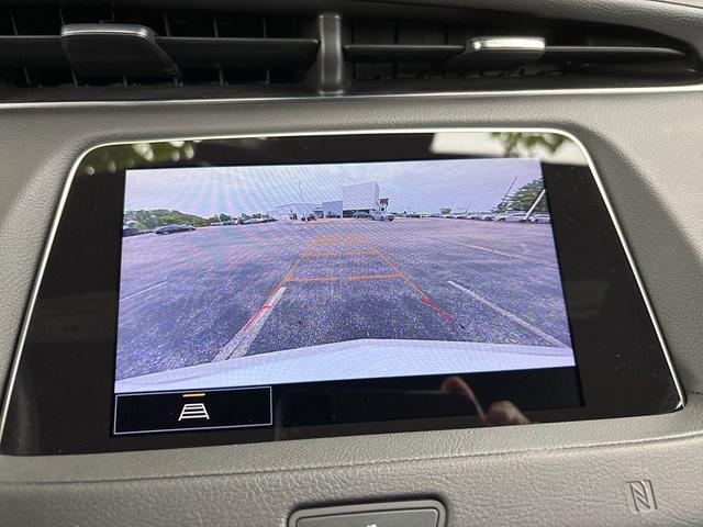 Photo of 2021 Crystal White Tricoat Cadillac XT4