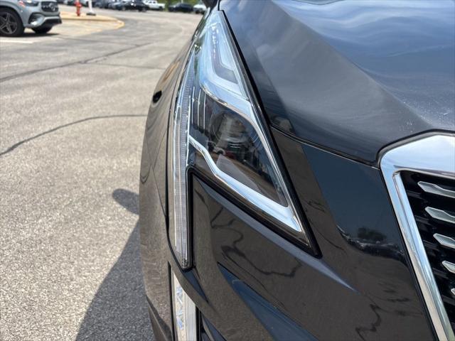 Photo of 2022 Stellar Black Metallic Cadillac XT5