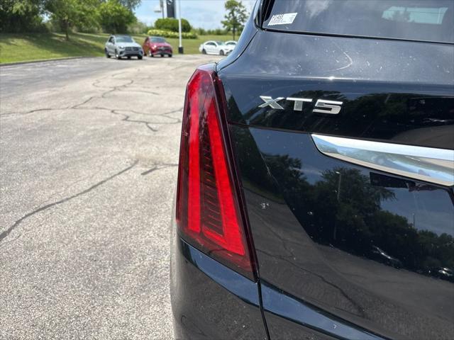 Photo of 2022 Stellar Black Metallic Cadillac XT5