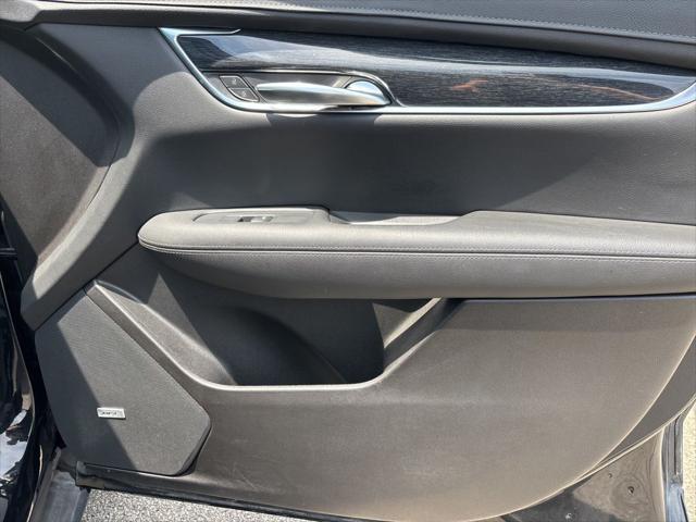 Photo of 2022 Stellar Black Metallic Cadillac XT5