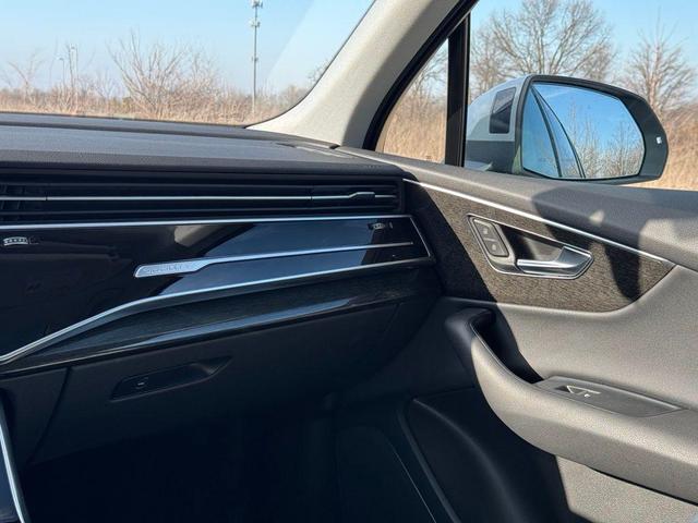 Photo of 2022 White Audi Q7