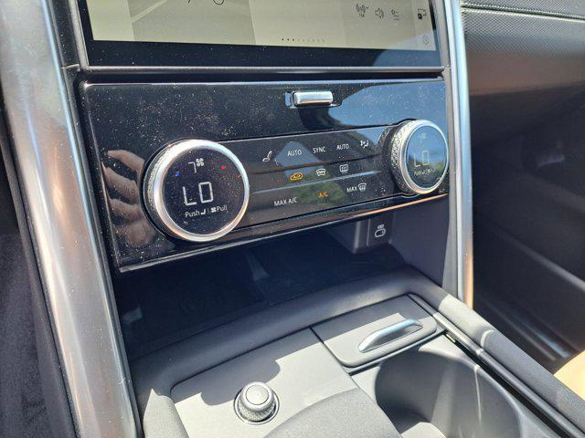 Photo of 2025 Lantau Bronze Metallic Land Rover Discovery