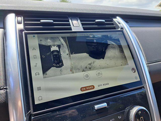 Photo of 2025 Lantau Bronze Metallic Land Rover Discovery