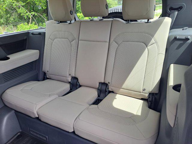 Photo of 2023 Pangea Green Metallic Land Rover Defender