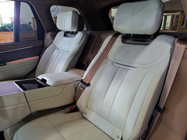 Photo of 2025 Icy White SV Bespoke Special Effect Gloss Land Rover Range Rover