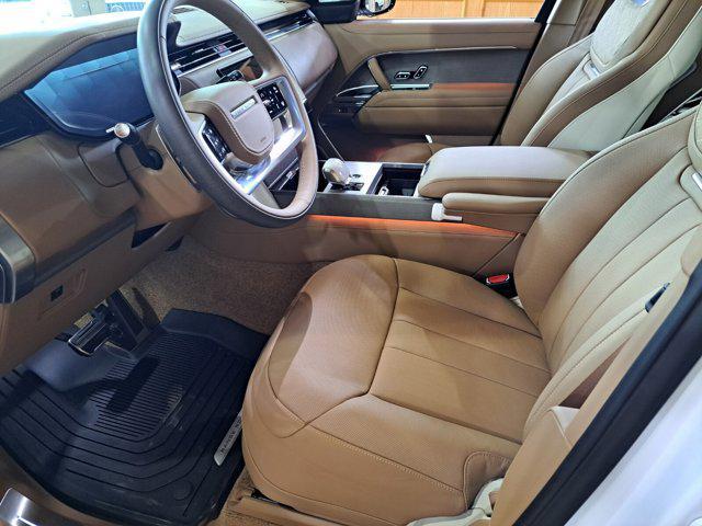 Photo of 2025 Icy White SV Bespoke Special Effect Gloss Land Rover Range Rover