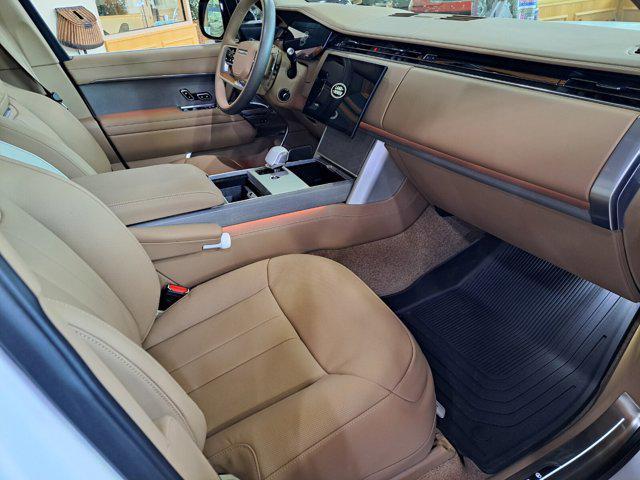 Photo of 2025 Icy White SV Bespoke Special Effect Gloss Land Rover Range Rover