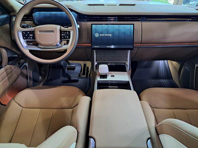 Photo of 2025 Icy White SV Bespoke Special Effect Gloss Land Rover Range Rover
