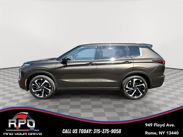 Photo of 2022 Deep Bronze Metallic Mitsubishi Outlander